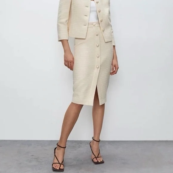 Aritzia Babaton Tweed Button Down Pencil Skirt Cream Size 0 Old Money - Picture 1 of 10